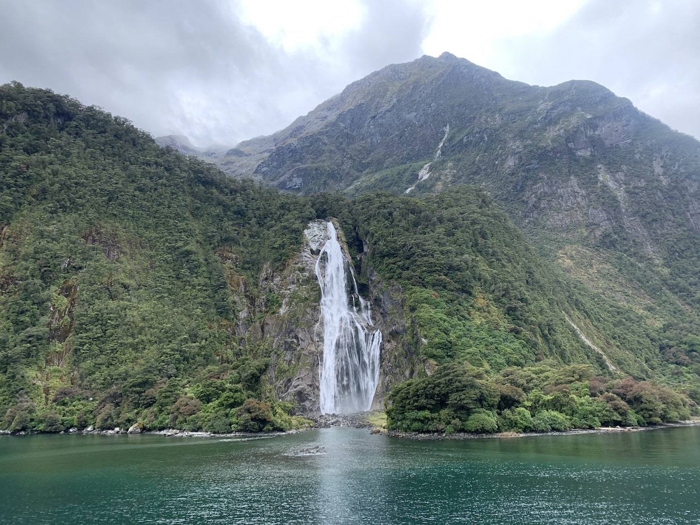 milford sound new zealand travel guide